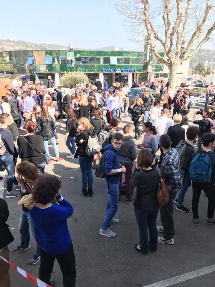 Πυρά σε λύκειο της Γαλλίας με τραυματίες -Δράστης μαθητής που είχε τσακωθεί με τον διευθυντή! | iefimerida.gr 5