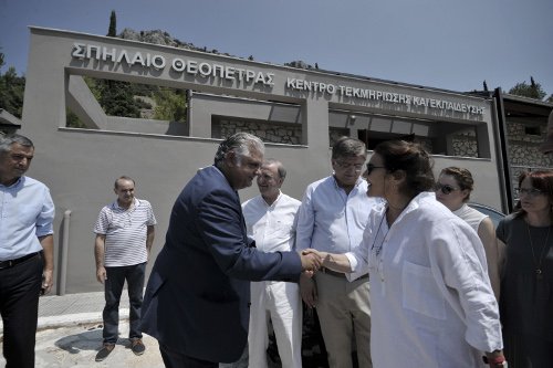 Στα Μετέωρα η Κονιόρδου για τις δραστηριότητες εντός ιερού χώρου [εικόνες] | iefimerida.gr 0