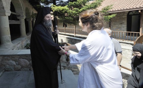 Στα Μετέωρα η Κονιόρδου για τις δραστηριότητες εντός ιερού χώρου [εικόνες] | iefimerida.gr 1