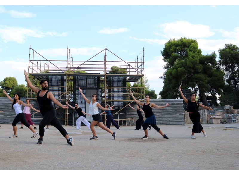 Καθηγητές ήταν σημαντικοί εκπρόσωποι του θεάτρου από όλο τον κόσμο
