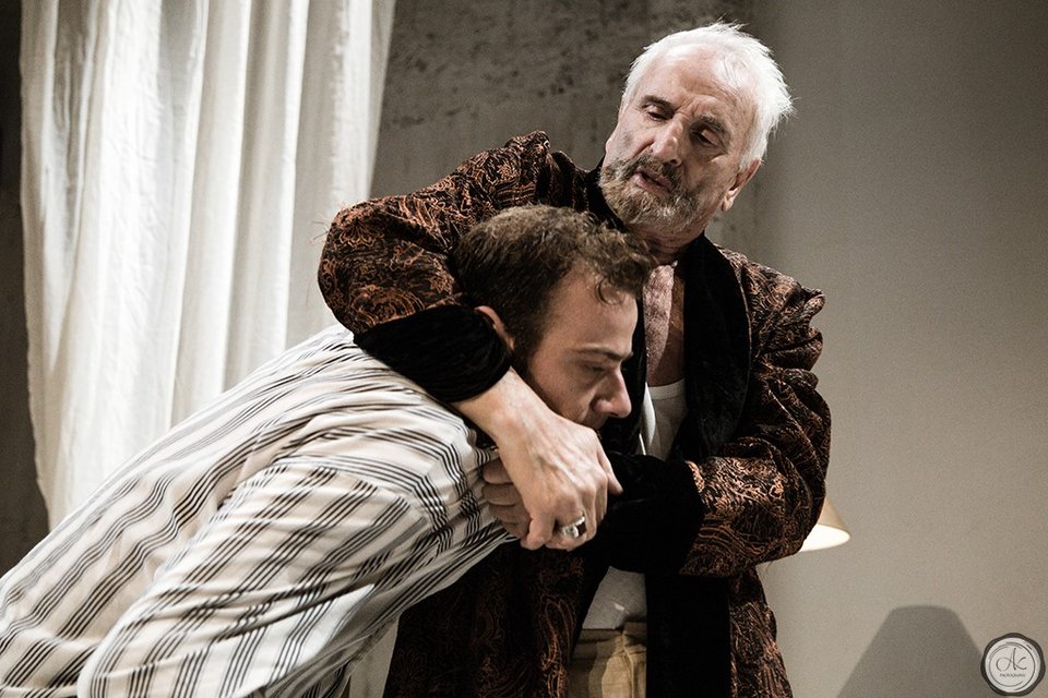 Το στοίχημα του Γεράσιμου Σκαφίδα με τη «Λυσσασμένη γάτα» του Τενεσί Ουίλιαμς [εικόνες] | iefimerida.gr 1