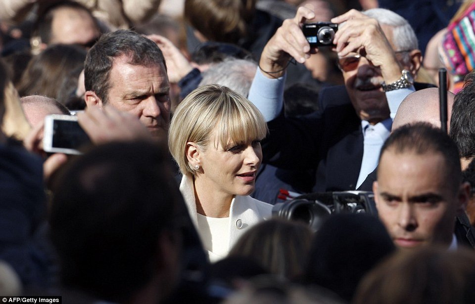 Γκαμπριέλα και Ζακ: Η πρώτη δημόσια εμφάνιση των πριγκιπικών διδύμων του Μονακό [εικόνες]  | iefimerida.gr 6