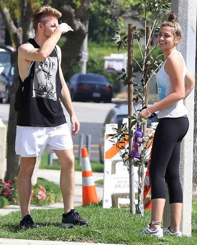 Η μικρή κόρη του Μάικλ Τζάκσον μεγάλωσε και φλερτάρει [εικόνες]  | iefimerida.gr 0