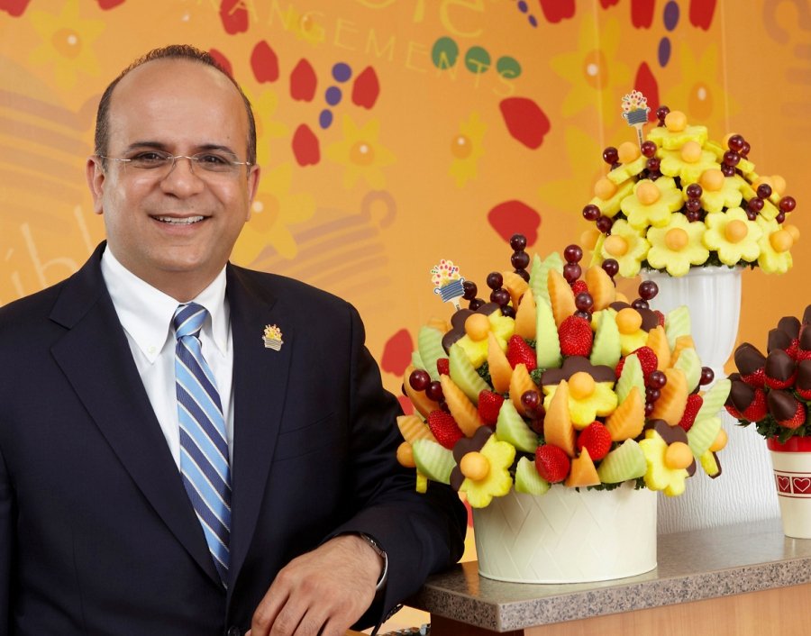 Ο μετανάστης ανθοπώλης που άκουσε τη μαμά του και έγινε μεγιστάνας [εικόνες]  | iefimerida.gr 2