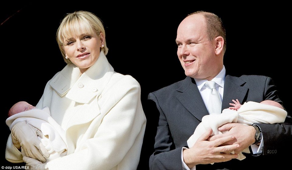 Γκαμπριέλα και Ζακ: Η πρώτη δημόσια εμφάνιση των πριγκιπικών διδύμων του Μονακό [εικόνες]  | iefimerida.gr 3