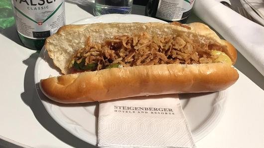 Η πόλη με τα... χρυσά μενού: Εκεί όπου για μια σαλάτα και ένα χοτ ντογκ πληρώνεις 100 δολάρια [εικόνες] | iefimerida.gr 1