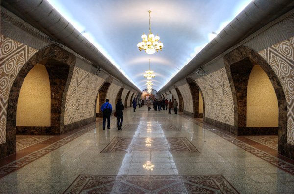 Μετρό-υπόγειο ανάκτορο: Πολυέλαιοι και έργα τέχνης -Σταθμοί τρένου μαγεία στη Μόσχα [εικόνες] | iefimerida.gr 11