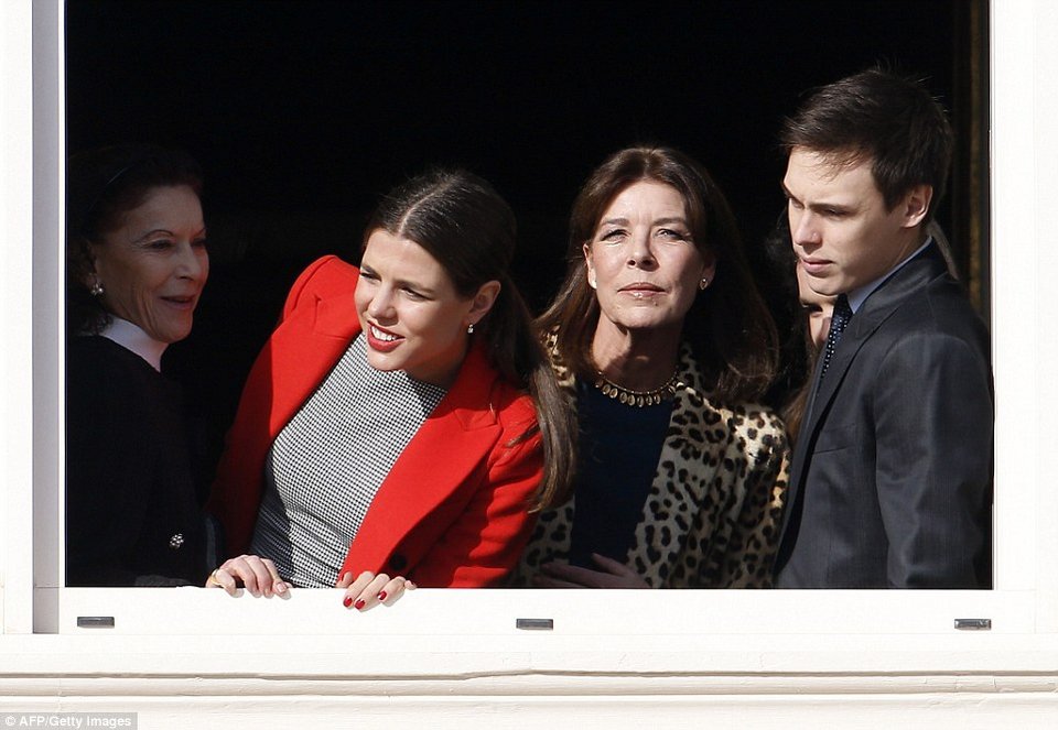 Γκαμπριέλα και Ζακ: Η πρώτη δημόσια εμφάνιση των πριγκιπικών διδύμων του Μονακό [εικόνες]  | iefimerida.gr 11