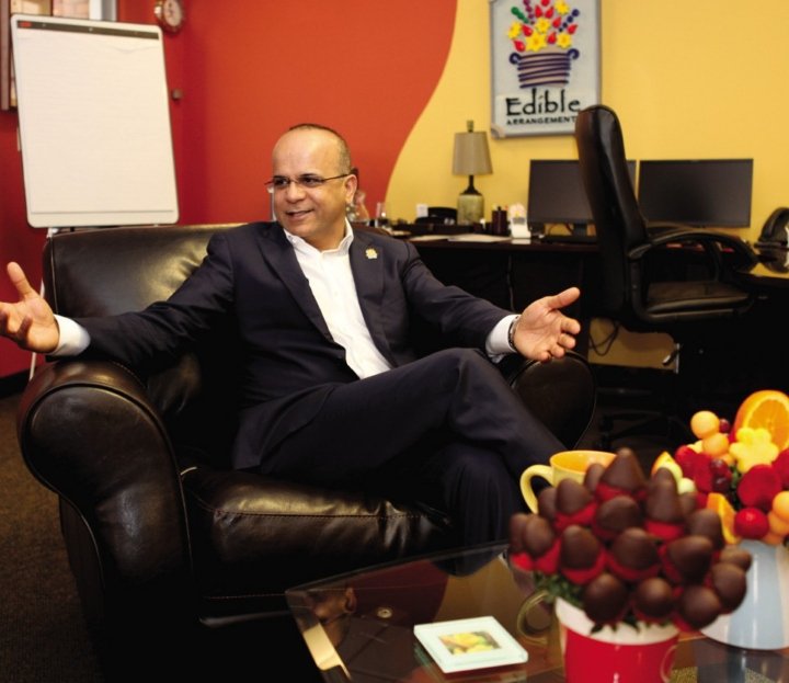 Ο μετανάστης ανθοπώλης που άκουσε τη μαμά του και έγινε μεγιστάνας [εικόνες]  | iefimerida.gr 0