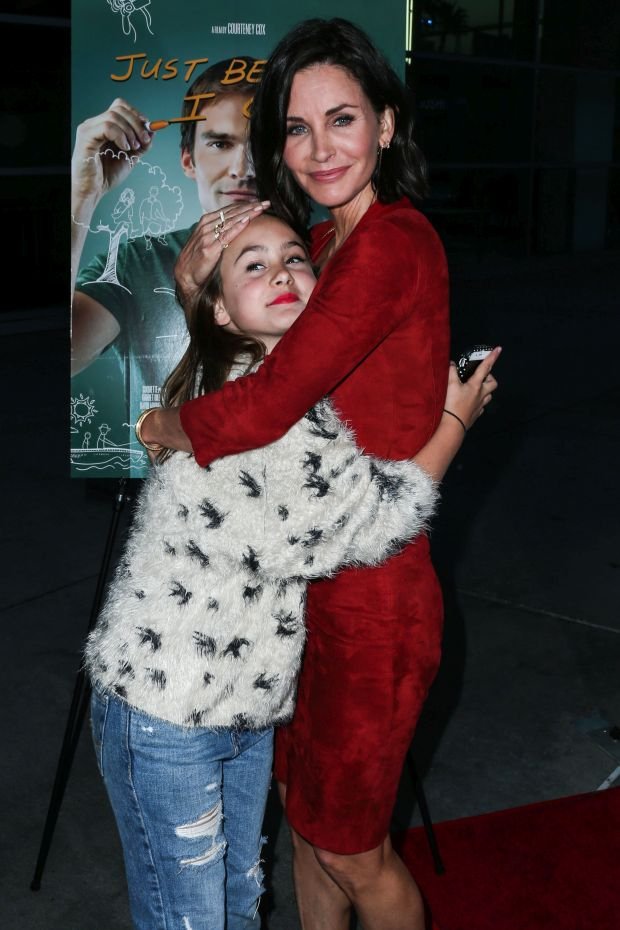 H Μόνικα από τα «Φιλαράκια» με αβυσσαλέο ντεκολτέ και παγωμένο πρόσωπο από το μπότοξ [εικόνες] | iefimerida.gr 3