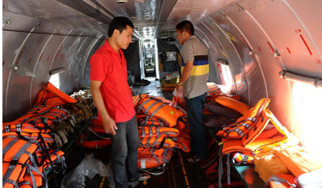 Αναζητώντας τη μοιραία πτήση της Malaysia Airlines: 40 πλοία και 34 αεροσκάφη χτενίζουν τη θάλασσα στο νότιο Βιετνάμ [εικόνες] | iefimerida.gr 9