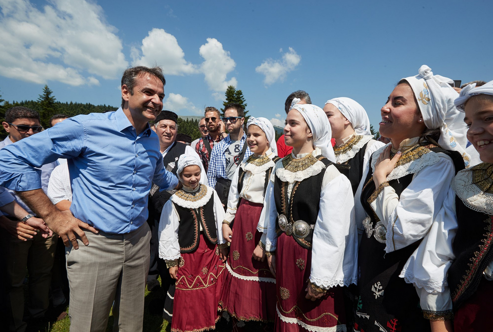  Μητσοτάκης: Το μεγαλύτερο πρόβλημα είναι η φυγή των νέων στο εξωτερικό [εικόνες] | iefimerida.gr 2