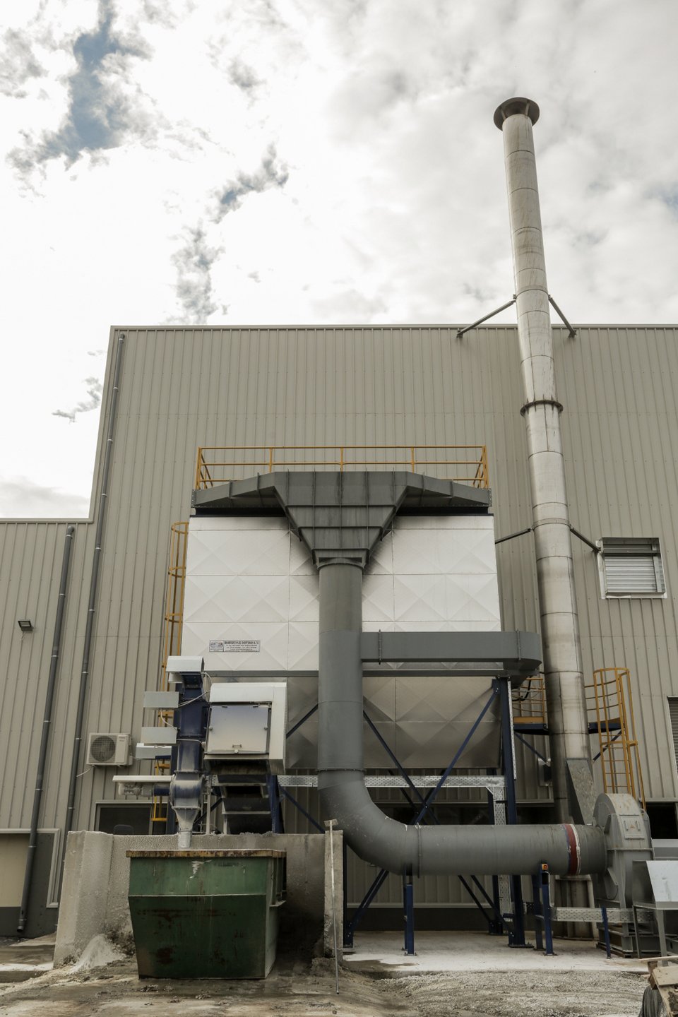 Μια πρότυπη μονάδα -Αξιοποιεί υπολείμματα από βαμβάκι και παράγει ρεύμα [εικόνες] | iefimerida.gr 0