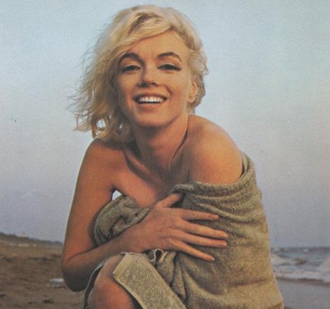 Η «αιώνια» Marilyn Monroe: Ξέγνοιαστη και παιχνιδιάρα σε συγκλονιστική φωτογράφιση έναν μήνα πριν πεθάνει [εικόνες] | iefimerida.gr 0
