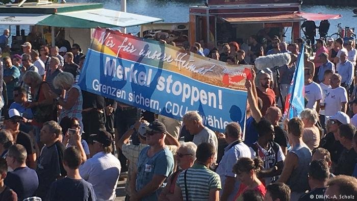 Στο προπύργιο του ακροδεξιού AfD η Μέρκελ -«Τίποτα δεν θα με σταματήσει από το να μιλήσω» | iefimerida.gr 0