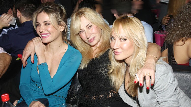 Οικογένεια Ματσούκα: Μαμά και κόρες στα μπουζούκια [εικόνες]  | iefimerida.gr 0