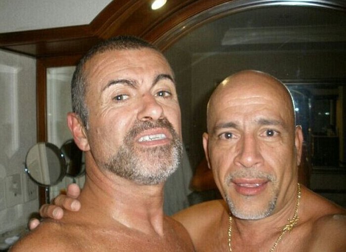 Ο Τζορτζ Μάικλ γυμνός – Τον «κρέμασε στα μανταλάκια» ο πρώην εραστής του [εικόνες] | iefimerida.gr 1