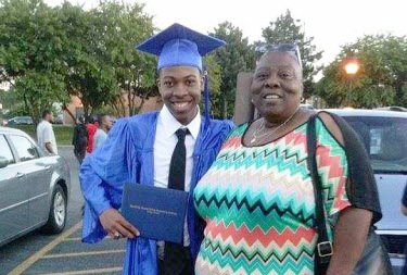 Ανήκουστο: Αστυνομικός θα σύρει στα δικαστήρια την οικογένεια  Αφροαμερικανού που ο ίδιος σκότωσε [εικόνες] | iefimerida.gr 1