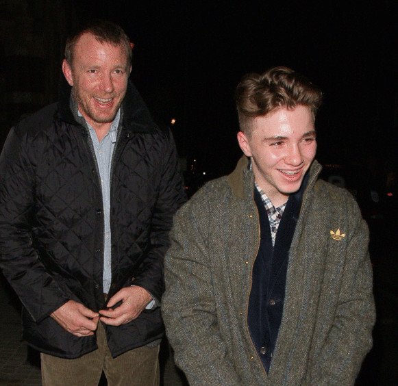 Ξέσπασε σε κλάματα πάνω στη σκηνή η Μαντόνα: «Εχασα τον γιο μου» [εικόνες & βίντεο]   | iefimerida.gr 6