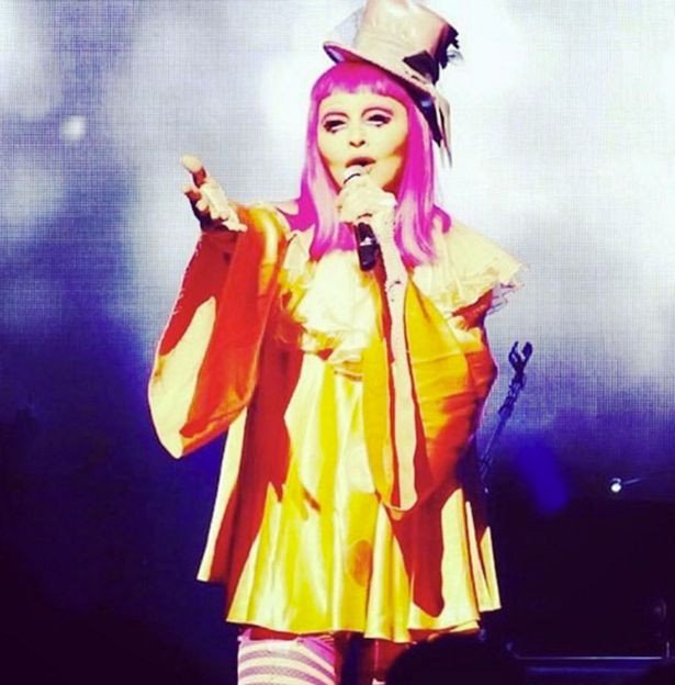 Θύμωσε η Μαντόνα: Δεν ήμουν μεθυσμένη στη σκηνή, έπαιζα ρόλο [εικόνες&βίντεο] | iefimerida.gr 2