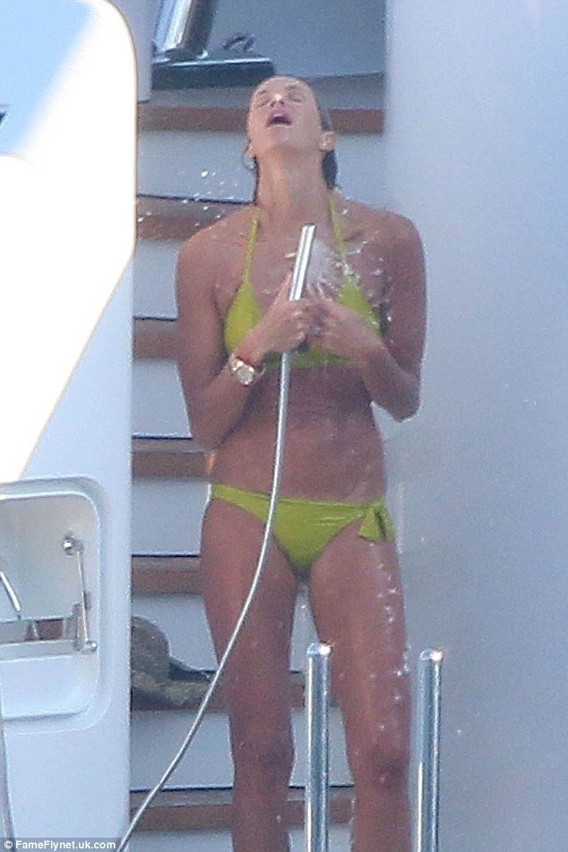 Κορμί-θάνατος -Η Ελ ΜακΦέρσον στα 51 της ισοπεδώνει και 20άρες [εικόνες] | iefimerida.gr 2