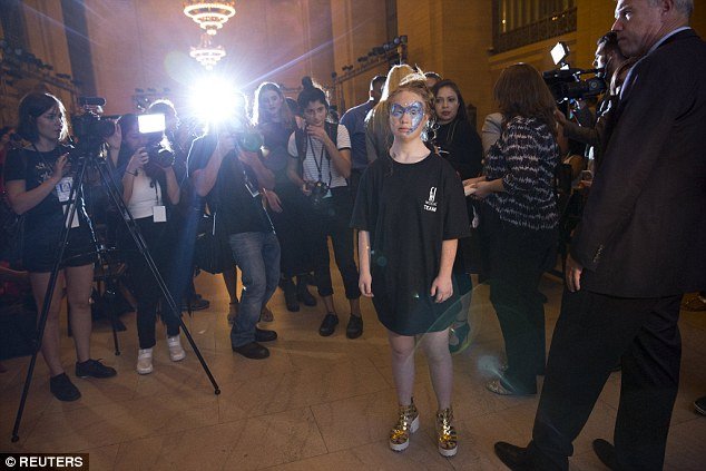 Η ξεχωριστή Μαντλίν: Η 18χρονη με το σύνδρομο Ντάουν περπάτησε σε πασαρέλα [εικόνες]  | iefimerida.gr 5