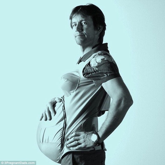 Τρεις μπαμπάδες με στολές εγκυμοσύνης 15 κιλών βιώνουν τον  ένατο μήνα κύησης [εικόνες] | iefimerida.gr 7