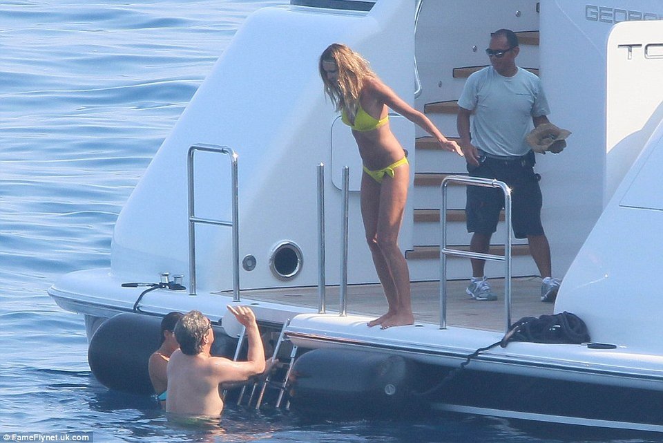 Κορμί-θάνατος -Η Ελ ΜακΦέρσον στα 51 της ισοπεδώνει και 20άρες [εικόνες] | iefimerida.gr 5