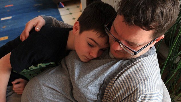 Τρεις μπαμπάδες με στολές εγκυμοσύνης 15 κιλών βιώνουν τον  ένατο μήνα κύησης [εικόνες] | iefimerida.gr 6