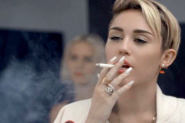 Μάιλι Σάιρους: Την στέλνει σε κλινική αποτοξίνωσης η μητέρα της [εικόνες]  | iefimerida.gr 5