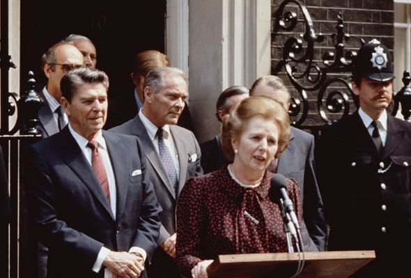 Στο σφυρί τα ρούχα της Θάτσερ -Τα κομμάτια που θα «πιάσουν» έως 700.000 ευρώ [εικόνες] | iefimerida.gr 5