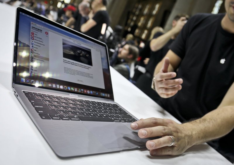 Η Apple «φρεσκάρισε» ορισμένους φορητούς υπολογιστές της