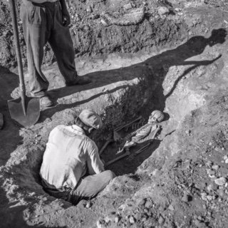 Οι ανασκαφές του '50 σε Ακρόπολη, Κνωσσό και Δήλο μέσα από τον φακό του Robert ΜcCabe [εικόνες]  | iefimerida.gr 7