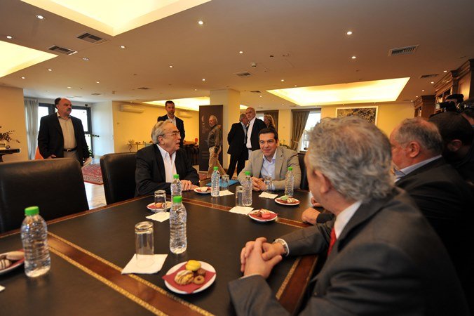 Ο Τσίπρας πειράζει τις γυναίκες δημοσιογράφους στο υπ. Παιδείας -Ο παροξυσμός των υπαλλήλων [βίντεο & εικόνες] | iefimerida.gr 4