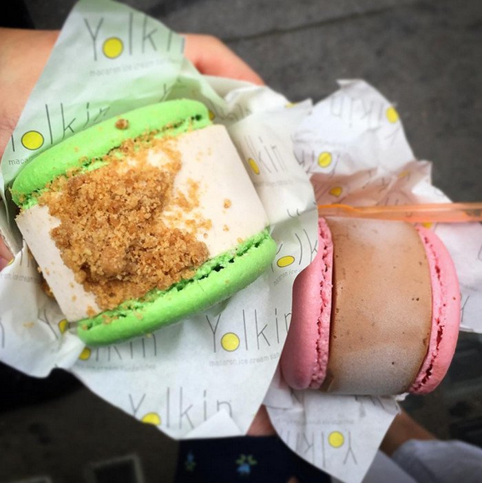 Μακαρόν και παγωτό μαζί- Η νέα μανία που έχει ξετρελάνει τους πάντες [εικόνες]  | iefimerida.gr 1