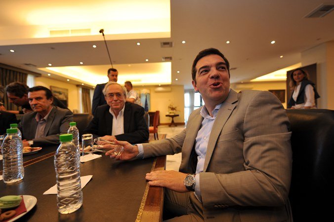 Ο Τσίπρας πειράζει τις γυναίκες δημοσιογράφους στο υπ. Παιδείας -Ο παροξυσμός των υπαλλήλων [βίντεο & εικόνες] | iefimerida.gr 5