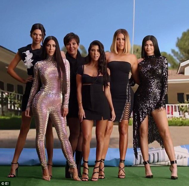 Ανω-κάτω οι Καρντάσιανς: Eνοπλη γυναίκα  εισέβαλε στην μπουτίκ τους [εικόνες & βίντεο] | iefimerida.gr 4