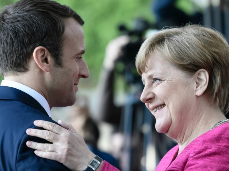 Μακρόν-Μέρκελ: Ενα ευρωπαϊκό ειδύλλιο γεννιέται [εικόνες] | iefimerida.gr 0
