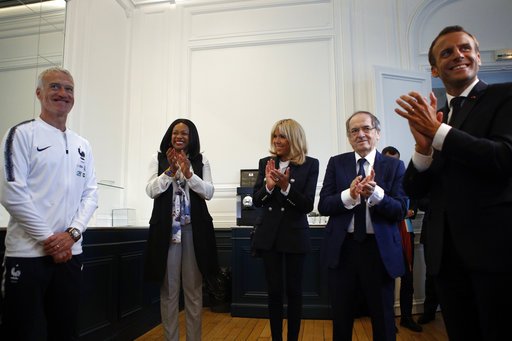 Η μόνη δουλειά που δεν... αγγίζει ο Μακρόν: Προπονητής της εθνικής -Η «εντολή» που έδωσε στους διεθνείς [εικόνες] | iefimerida.gr 1