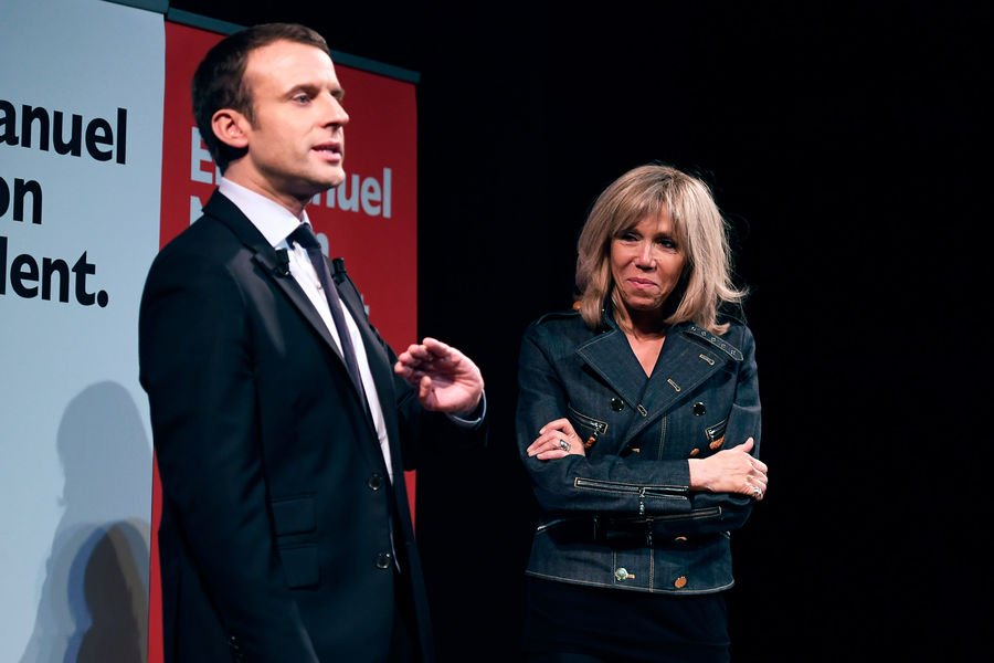 Τα καυτά φιλιά του Εμμανουέλ Μακρόν με την κατά 24 χρόνια μεγαλύτερη σύζυγό του [εικόνες] | iefimerida.gr 4