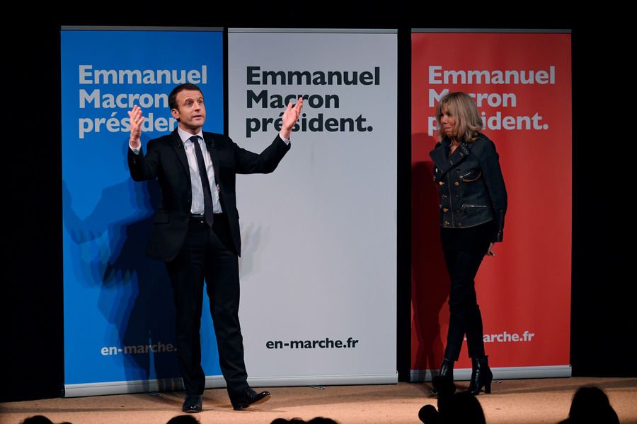 Τα καυτά φιλιά του Εμμανουέλ Μακρόν με την κατά 24 χρόνια μεγαλύτερη σύζυγό του [εικόνες] | iefimerida.gr 6