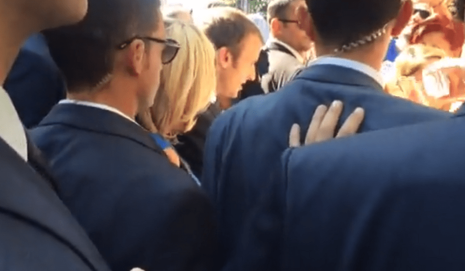 Η τελευταία έκπληξη των Μακρόν -Βόλτα σε Σύνταγμα-Ερμού, selfies και φιλιά με τον κόσμο! [εικόνες] | iefimerida.gr 28