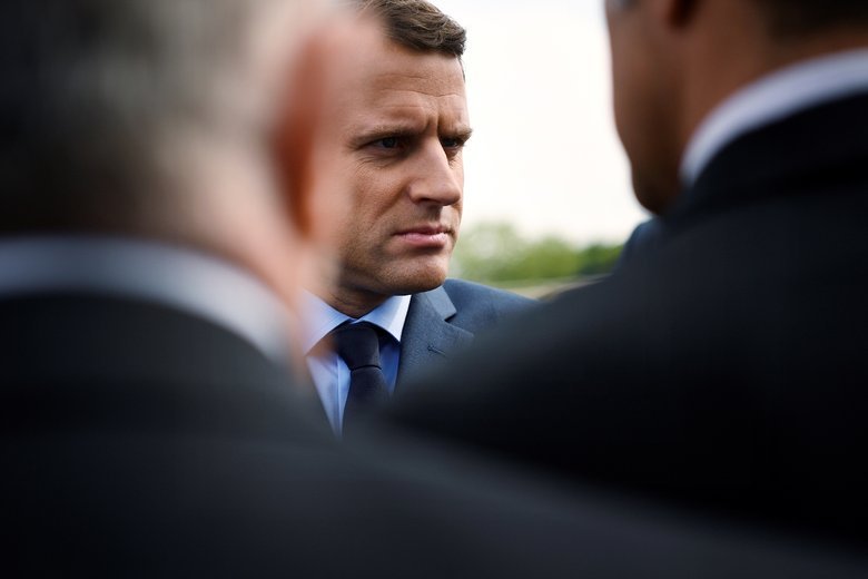 Le Monde: Ο Εμανουέλ Μακρόν έχει χαμόγελο από βελούδο, χέρι από σίδερο | iefimerida.gr 0