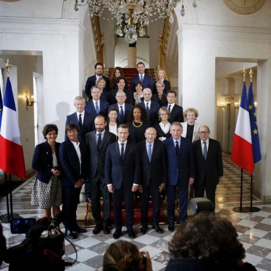 Ο Εμανουέλ Μακρόν θέλει να διοικήσει τη Γαλλία σαν επιχείρηση -Πέταξε έξω από το προεδρικό τους δημοσιογράφους [εικόνες] | iefimerida.gr 1