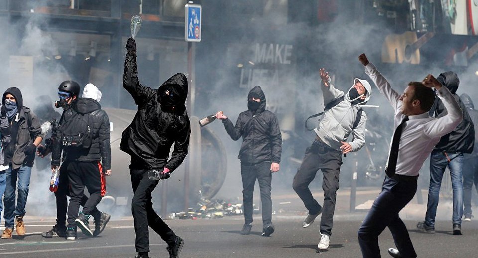 Το Twitter λάτρεψε τον πανηγυρισμό του Μακρόν για το Μουντιάλ [εικόνες] | iefimerida.gr 5