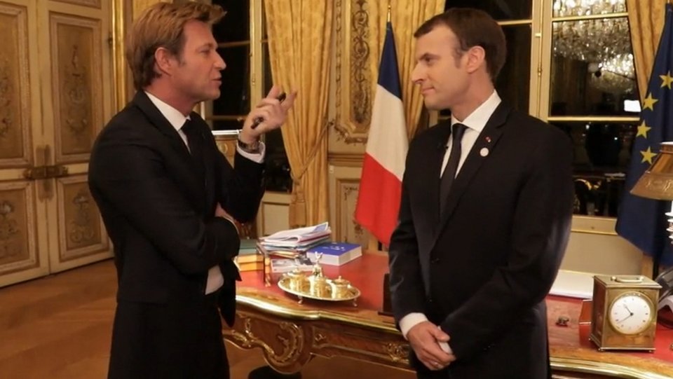 Το στιλ του Εμανουέλ Μακρόν που ξετρελαίνει: Εδωσε συνέντευξη... περπατώντας [εικόνες] | iefimerida.gr 4