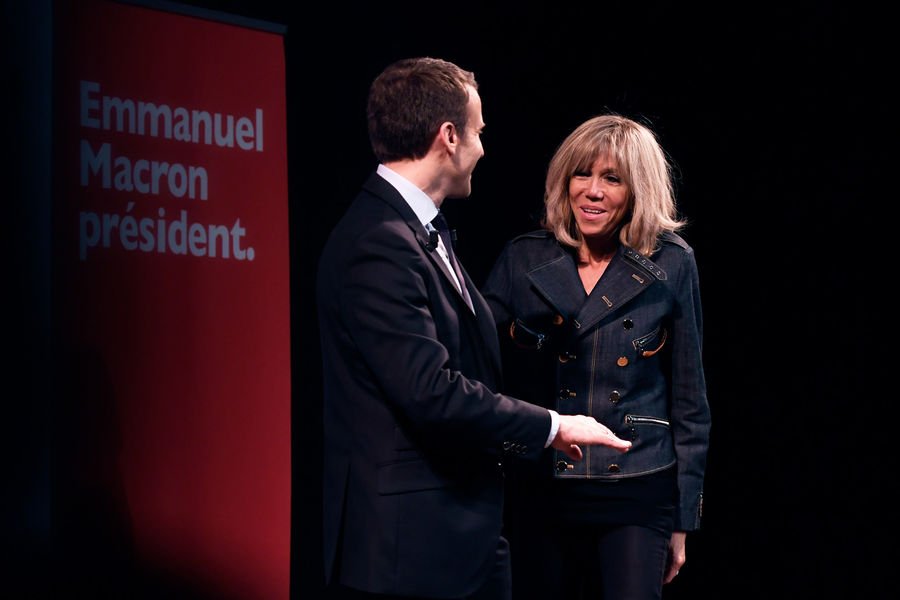 Τα καυτά φιλιά του Εμμανουέλ Μακρόν με την κατά 24 χρόνια μεγαλύτερη σύζυγό του [εικόνες] | iefimerida.gr 5