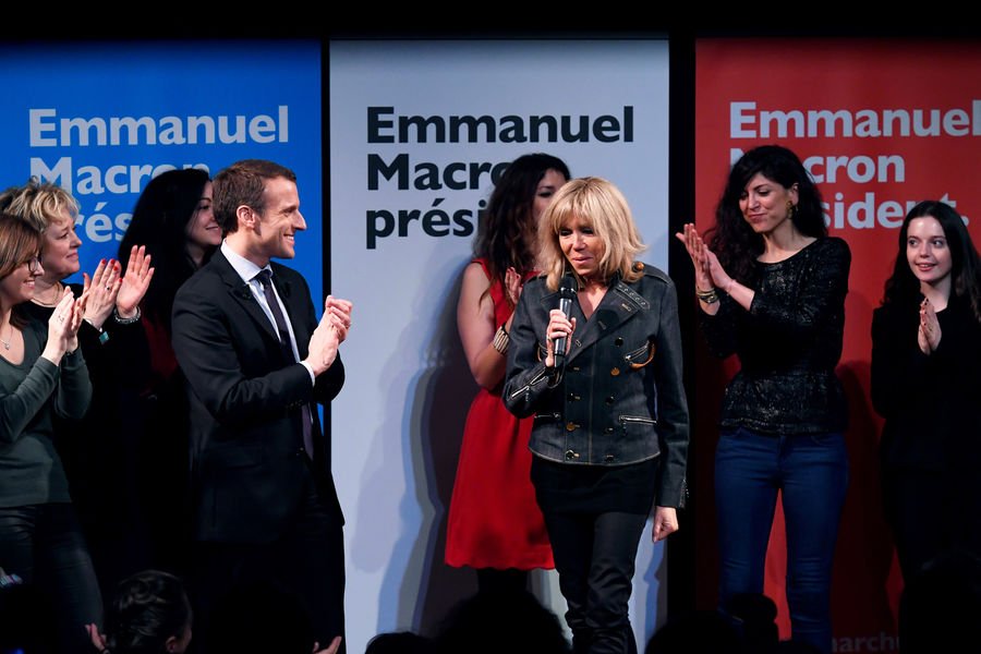 Τα καυτά φιλιά του Εμμανουέλ Μακρόν με την κατά 24 χρόνια μεγαλύτερη σύζυγό του [εικόνες] | iefimerida.gr 3