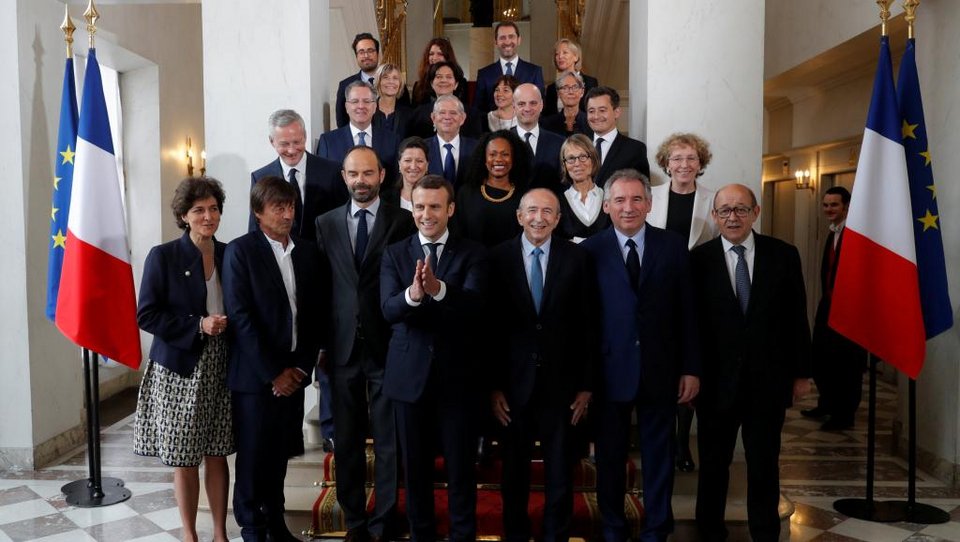 Le Monde: Ο Εμανουέλ Μακρόν έχει χαμόγελο από βελούδο, χέρι από σίδερο | iefimerida.gr 1
