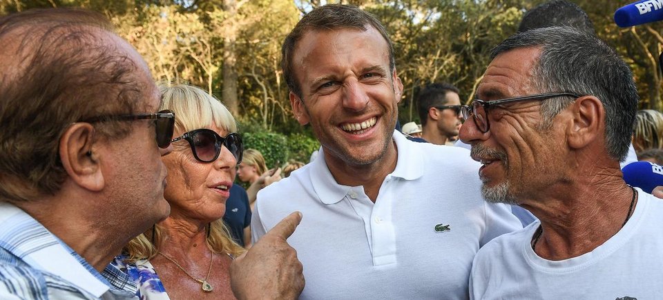 Μαυρισμένος Μακρόν -20 ημέρες διακοπές σε πύργο, με την Μπριζίτ [εικόνες] | iefimerida.gr 2